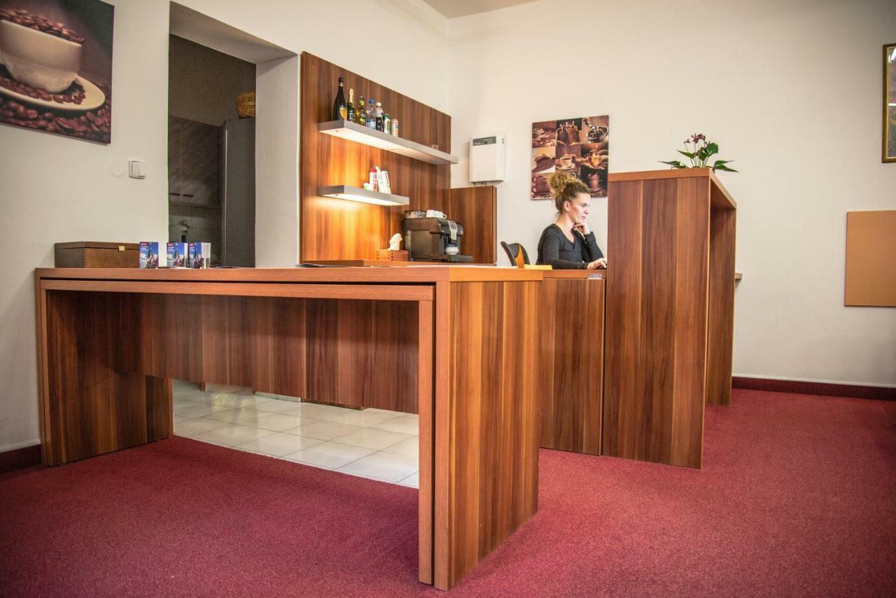 Hotel U Domu Sv. Vaclava ออลอโมตซ์ ภายนอก รูปภาพ