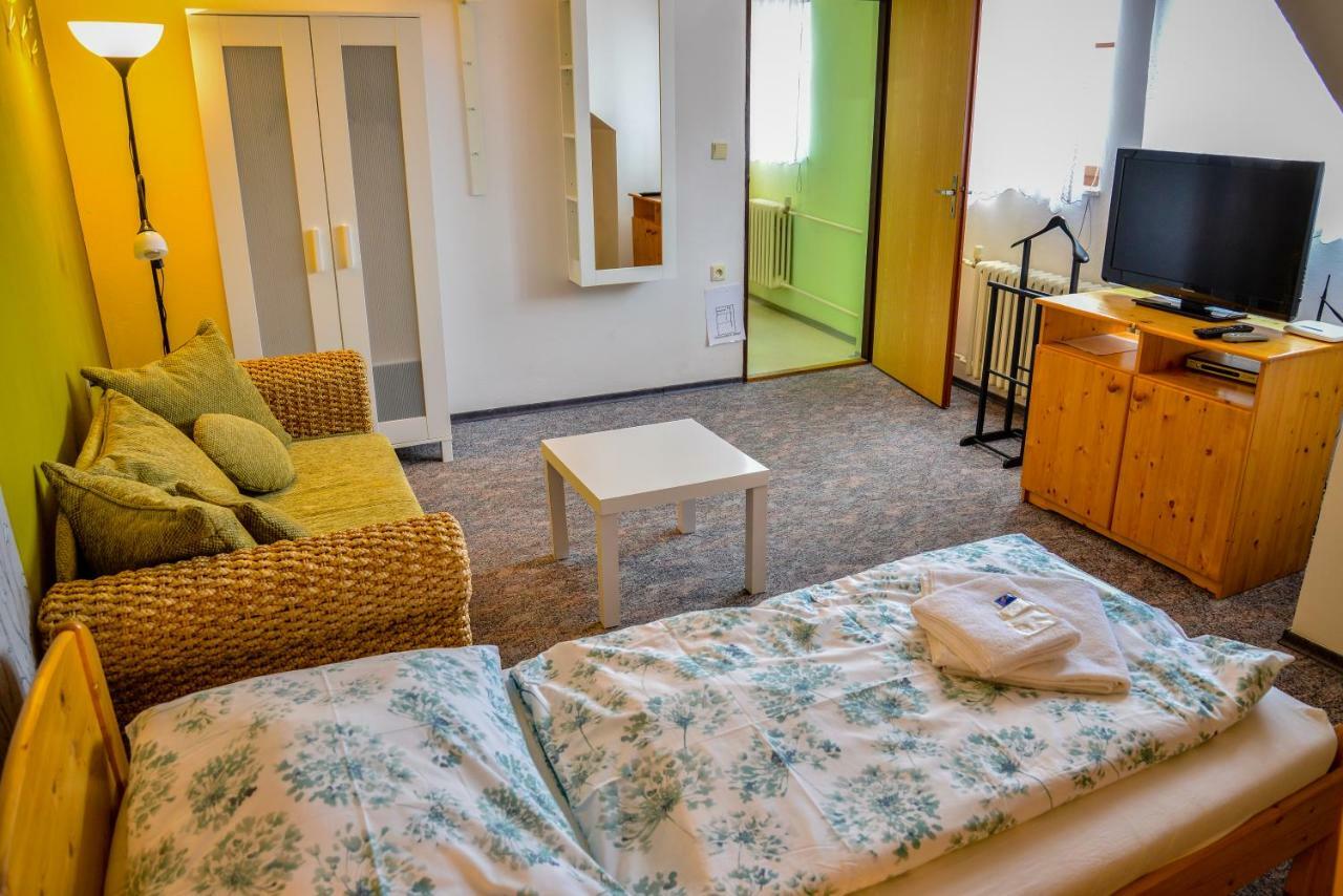 Hotel U Domu Sv. Vaclava ออลอโมตซ์ ภายนอก รูปภาพ