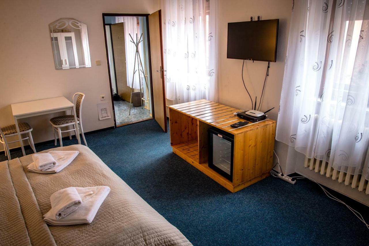 Hotel U Domu Sv. Vaclava ออลอโมตซ์ ภายนอก รูปภาพ
